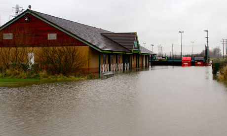 Heavy rain raises threat of Christmas Day flooding | UK news ...