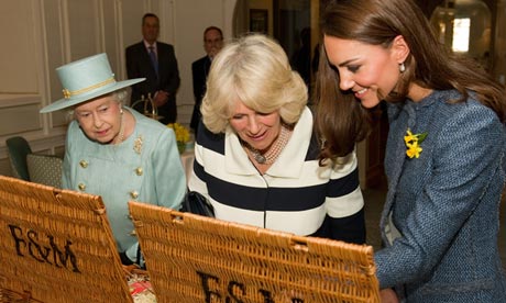 你知道女皇爱逛哪家百货店 - 英国外来妹 - 英国外来妹 Fortnum and Mason hampers, queen