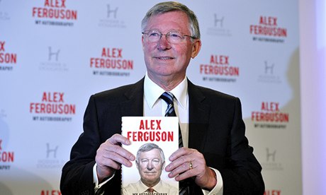 http://static.guim.co.uk/sys-images/Guardian/About/General/2013/10/22/1382463947632/Alex-Ferguson-holding-up--009.jpg