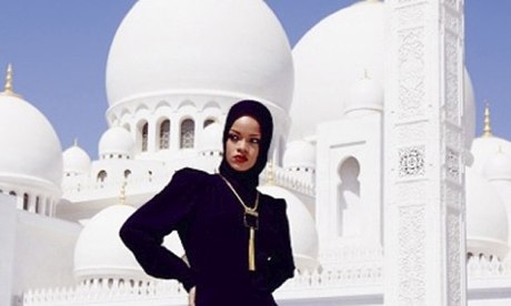 Rihanna outside mosque