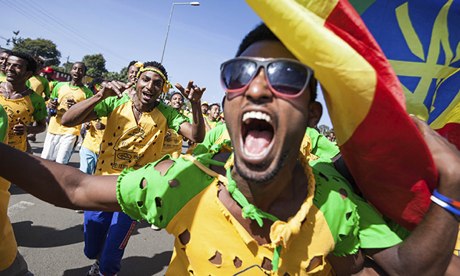 Great Ethiopian Run: singing and dancing runners