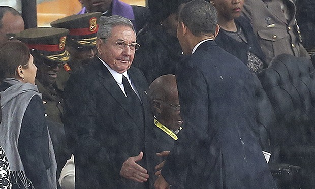 Fidel Castro hails brother Ra��ls handshake with Barack Obama.