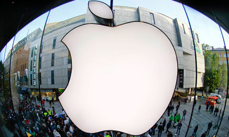 Customers gather outside an Apple store before the release of iPhone 5 in Munich