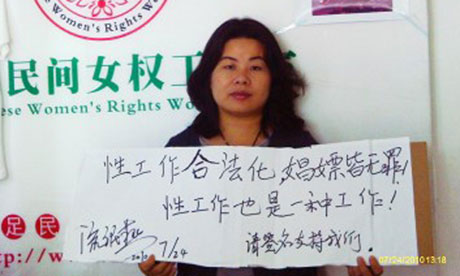 Ye Haiyan holding sign