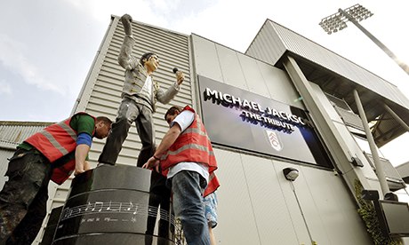 Michael Jackson statue removed