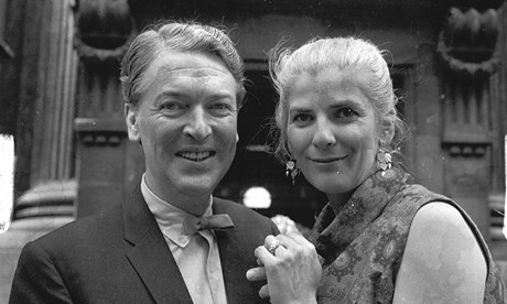 Kingsley Amis and Elizabeth Jane Howard in 1965 