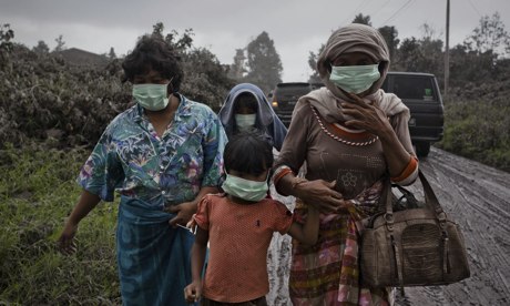 Villagers flee as Mount Sinabung erupts