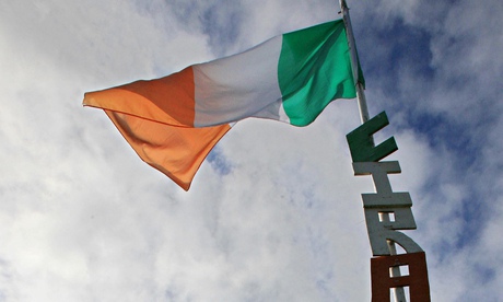 A flag pole bearing the letters CIRA