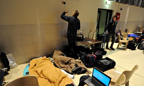 Holidaymakers spend night in Albertville shelter amid snowstorm