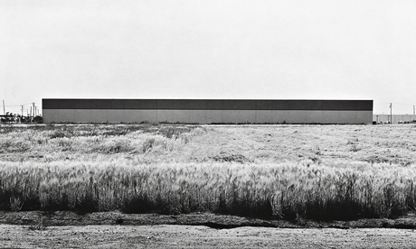 East Wall, Western Carpet Mills, 1231 Warner, Tustin (1974). Lewis Baltz’s minimalist approach drew on contemporary art practice
