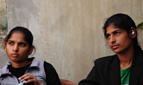 Indian sisters Pooja (L), 19, and Aarti,