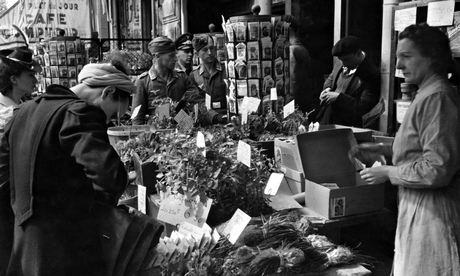 German soldiers shopping in Paris, May 1942