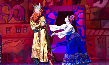 Oleg Fomin as King Dodon and Elena Muzyka as Amelfa in The Golden Cockerel 