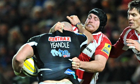 The Gloucester No8 Ben Morgan attempts to bring down the Exeter hooker Jack Yeandle at Sandy Park.