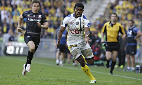 Clermont Auvergne wing Noa Nakaitaci keeps his eyes on the ball during the European Rugby Champions 
