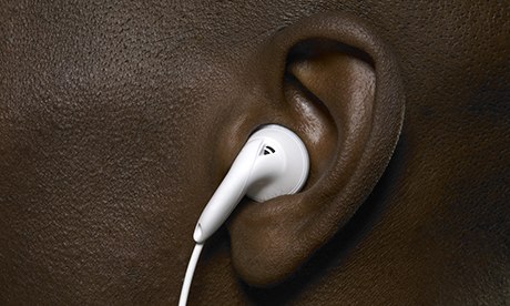 headphone in ear 