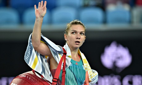 Simona Halep waving