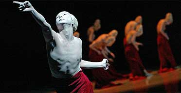 Shen Wei Dance Arts, Sadlers oct 04
