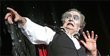 Jim Broadbent in Theatre of Blood, Lyttelton, May 2005