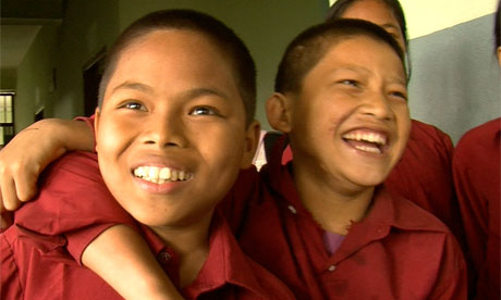 Nepalese foundation helps prevent child labour in carpet-weaving industry - video