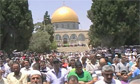 Thousands gather to celebrate Ramadan - video