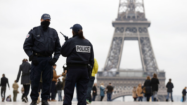 http://static.guim.co.uk/sys-images/Guardian/Pix/audio/video/2013/11/18/1384788175457/Police-in-Paris--015.jpg