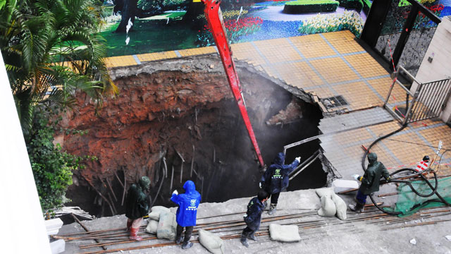Sinkhole swallows security guard in Shenzhen, China – video