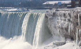 Niagara Falls freezes