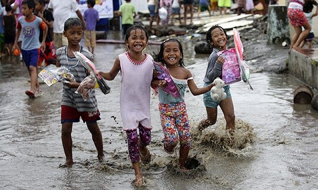 Philippines: survivors of typhoon Haiyan salvage the spirit of