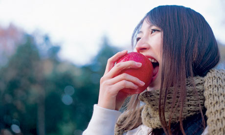 Young woman eating an apple