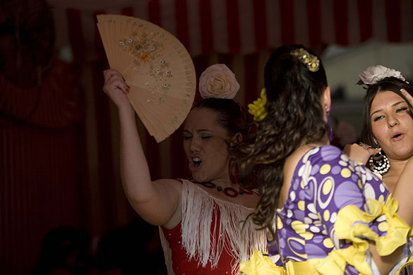 Photography masterclass: Three women with fans in Seville