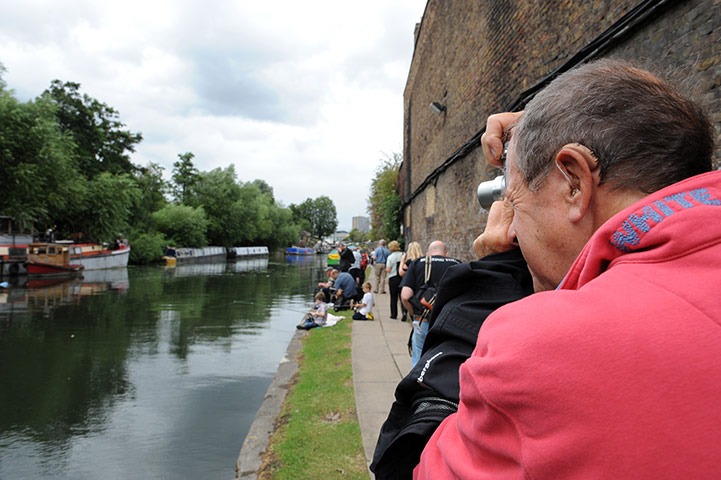 King's Cross : Clive snaps a group of fishermen sitting by the canal.