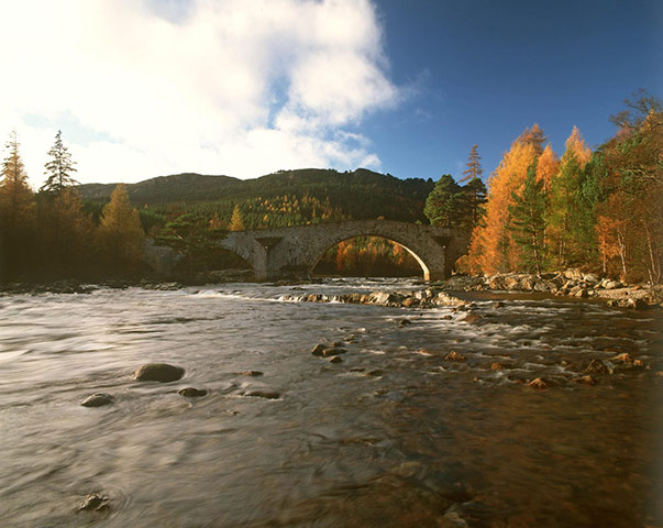 Aberdeen Grampian: Brig O'Dee over the river Dee, Invercauld.
