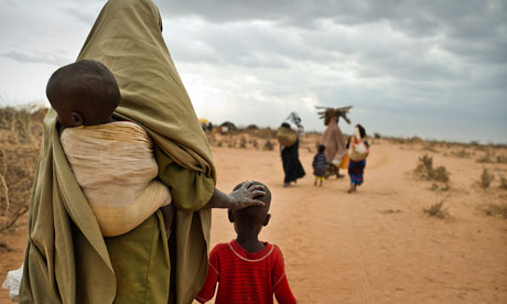 Refugees moving to new tents in IFO Extension, the new camp in Dadaab.