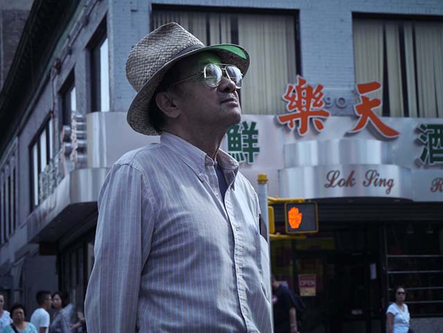 Panasonic G3 | NYC: Man in hat and sunglasses on street in daytime NYC