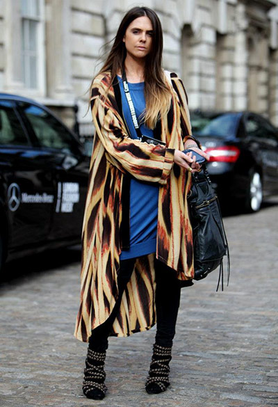 MB | Gallery: Woman poses for the camera at London fashion week