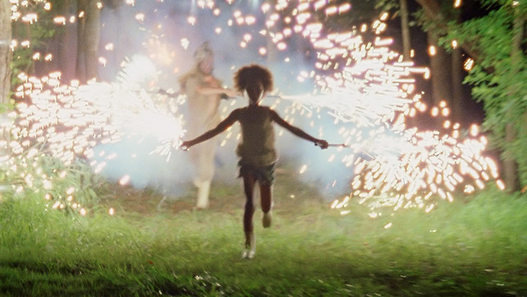 Beasts of the Southern: Hushpuppy running with fireworks in her hands