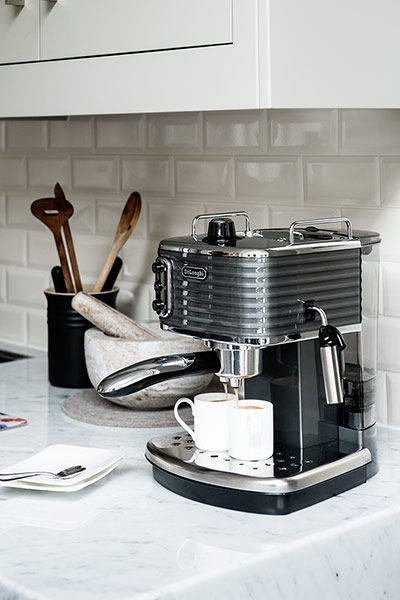 DeLonghi: <strong>De’Longhi Scultura Espresso machine</strong><br></br>  Julia Deppen