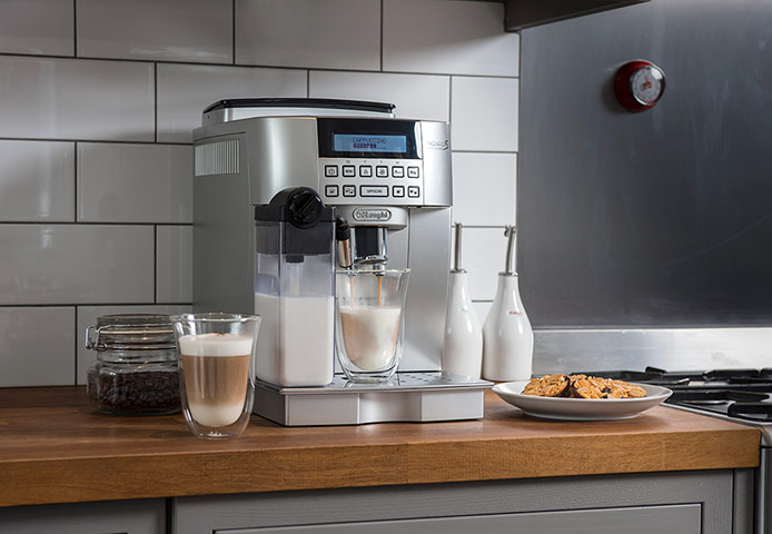 DeLonghi: <strong>De'Longhi Magnifica</strong><br></br>  The Magnifica Super Compact 