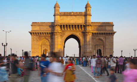 HSBC: Crowds of people at India Gate.