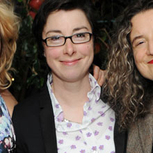 Sue Perkins (centre)