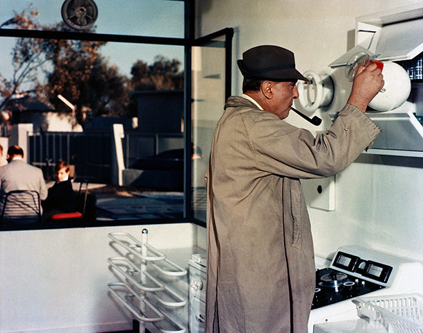 FFF at home: FFF at home: Monseiur Hulot comes to grips with kitchen appliances