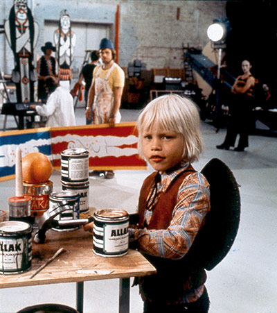 FFF at home: FFF at home: children and crew on set during the filming of Parade