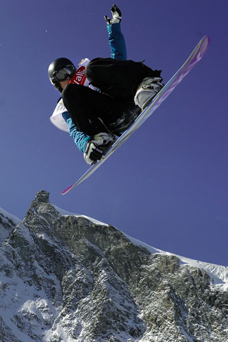 24sport: Torah Jane Bright wins the women's half-pipe World Cup final