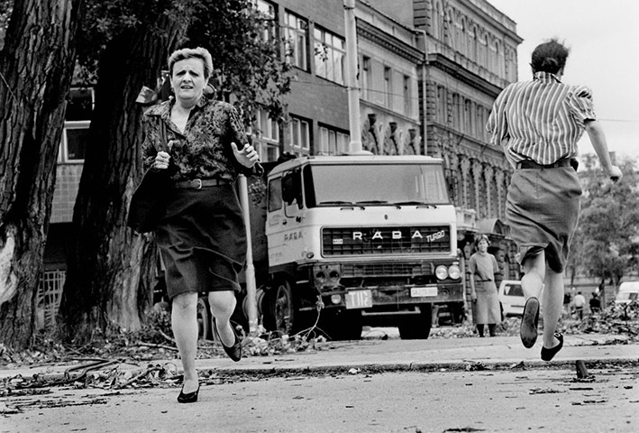 Europe 1945-2011: Women run for their lives across “sniper alley”, Sarajevo