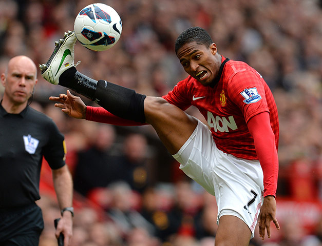 Manchester Utd vs Chelsea: Manchester United's Ecuador midfielder Antonio Valencia controls the ball