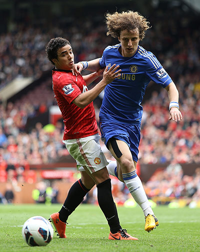 Manchester Utd vs Chelsea: Finally David Luiz of Chelsea gets the better of Rafael da Silva of Manches