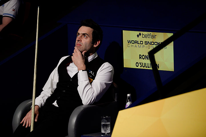 World Snooker: Ronnie O'Sullivan contemplates the score 