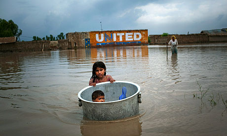 The Guardian: Pakistan flood aid is desperately needed. Photograph: Daniel Berehulak/Getty Images