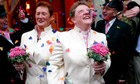 Elaine e Debbie Gaston lasciare Brighton Municipio, nel Sussex, dopo la loro cerimonia di partnership civile